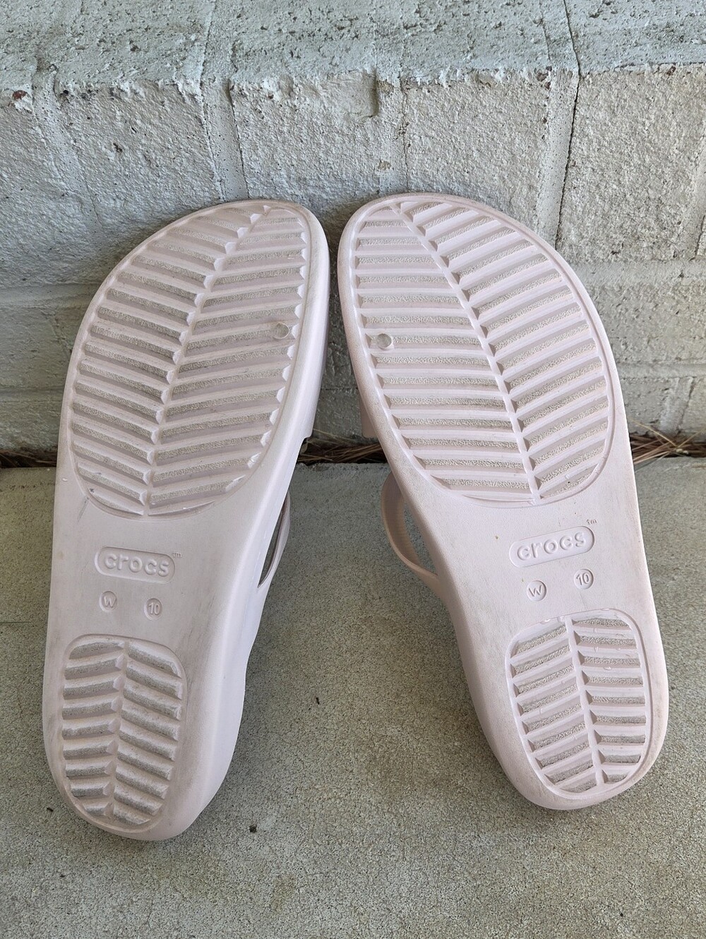 CROCS Getaway Strappy Sandal Women's Size 10 in Quartz - Picture 5 of 13